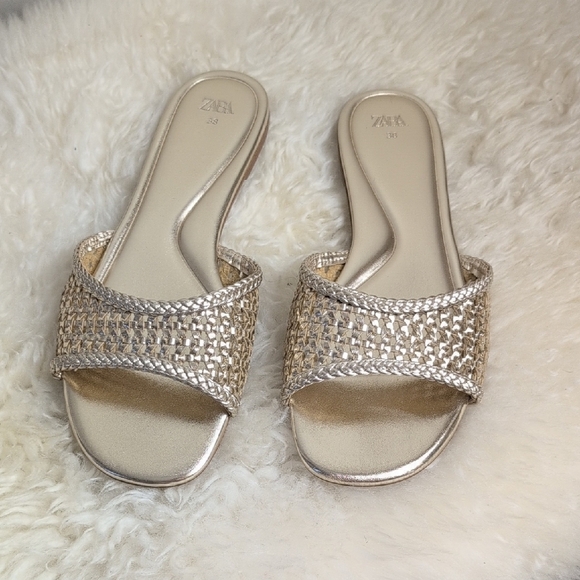 ZARA GOLDEN SANDAL SIZE 38 - Picture 1 of 4